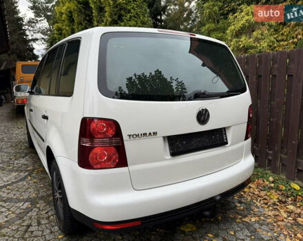 Білий Фольксваген Туран, об'ємом двигуна 1.6 л та пробігом 218 тис. км за 8499 $, фото 44 на Automoto.ua
