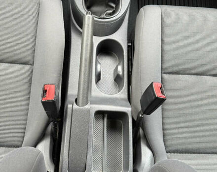 Білий Фольксваген Туран, об'ємом двигуна 1.6 л та пробігом 218 тис. км за 7999 $, фото 113 на Automoto.ua