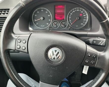 Білий Фольксваген Туран, об'ємом двигуна 2 л та пробігом 100 тис. км за 9800 $, фото 5 на Automoto.ua