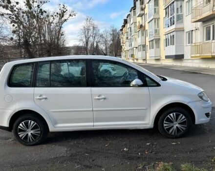 Белый Фольксваген Туран, объемом двигателя 2 л и пробегом 300 тыс. км за 2899 $, фото 6 на Automoto.ua