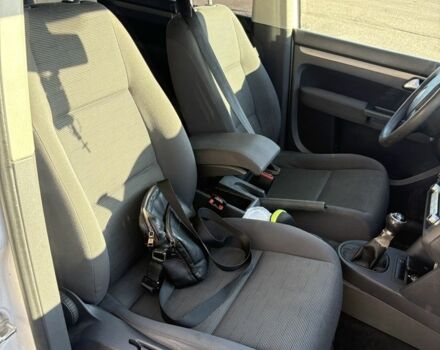 Белый Фольксваген Туран, объемом двигателя 1.9 л и пробегом 431 тыс. км за 2900 $, фото 8 на Automoto.ua