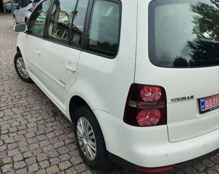 Білий Фольксваген Туран, об'ємом двигуна 2 л та пробігом 99 тис. км за 9800 $, фото 3 на Automoto.ua