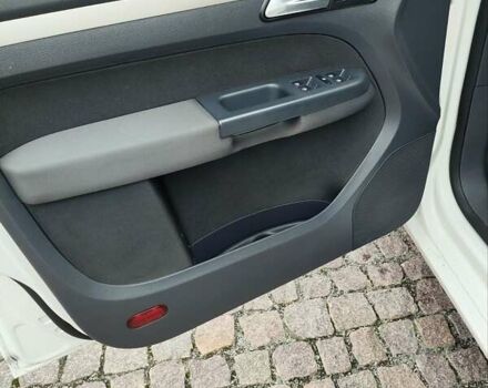 Білий Фольксваген Туран, об'ємом двигуна 2 л та пробігом 99 тис. км за 9800 $, фото 25 на Automoto.ua