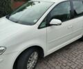 Белый Фольксваген Туран, объемом двигателя 2 л и пробегом 99 тыс. км за 8900 $, фото 1 на Automoto.ua