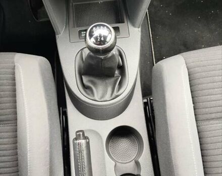 Білий Фольксваген Туран, об'ємом двигуна 2 л та пробігом 99 тис. км за 9800 $, фото 19 на Automoto.ua