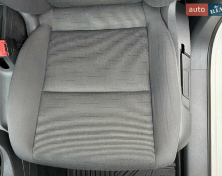 Білий Фольксваген Туран, об'ємом двигуна 1.6 л та пробігом 218 тис. км за 7999 $, фото 112 на Automoto.ua