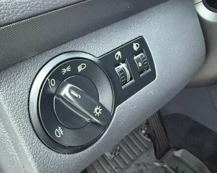 Белый Фольксваген Туран, объемом двигателя 1.6 л и пробегом 219 тыс. км за 7999 $, фото 9 на Automoto.ua