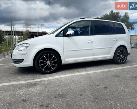 Белый Фольксваген Туран, объемом двигателя 1.4 л и пробегом 246 тыс. км за 6500 $, фото 12 на Automoto.ua