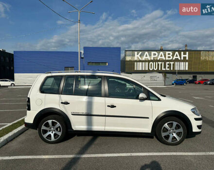 Білий Фольксваген Туран, об'ємом двигуна 1.97 л та пробігом 206 тис. км за 7400 $, фото 4 на Automoto.ua