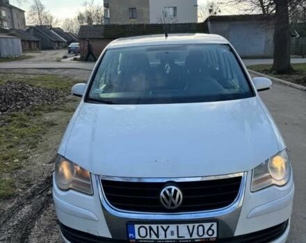 Белый Фольксваген Туран, объемом двигателя 2 л и пробегом 300 тыс. км за 2899 $, фото 5 на Automoto.ua