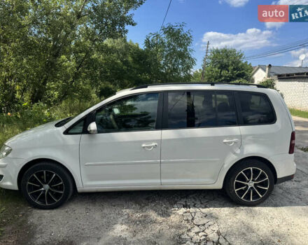 Белый Фольксваген Туран, объемом двигателя 1.4 л и пробегом 246 тыс. км за 6500 $, фото 2 на Automoto.ua