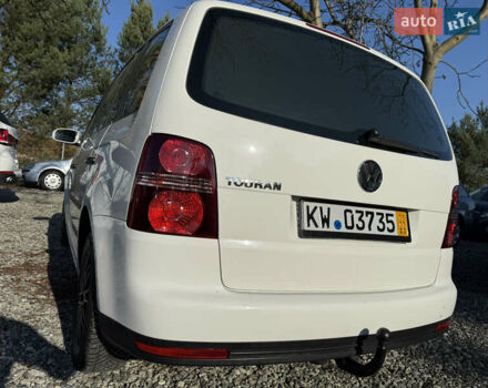 Білий Фольксваген Туран, об'ємом двигуна 1.6 л та пробігом 218 тис. км за 7999 $, фото 98 на Automoto.ua