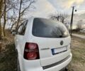 Білий Фольксваген Туран, об'ємом двигуна 2 л та пробігом 300 тис. км за 2350 $, фото 4 на Automoto.ua