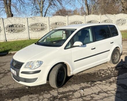 Белый Фольксваген Туран, объемом двигателя 1.9 л и пробегом 431 тыс. км за 2900 $, фото 1 на Automoto.ua