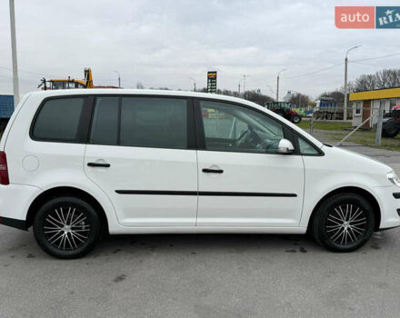 Білий Фольксваген Туран, об'ємом двигуна 1.6 л та пробігом 218 тис. км за 7999 $, фото 27 на Automoto.ua