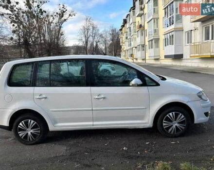 Белый Фольксваген Туран, объемом двигателя 2 л и пробегом 300 тыс. км за 2899 $, фото 3 на Automoto.ua