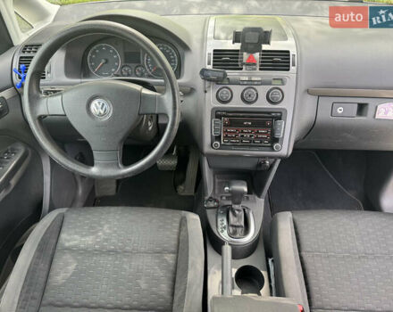 Белый Фольксваген Туран, объемом двигателя 1.4 л и пробегом 246 тыс. км за 6500 $, фото 4 на Automoto.ua