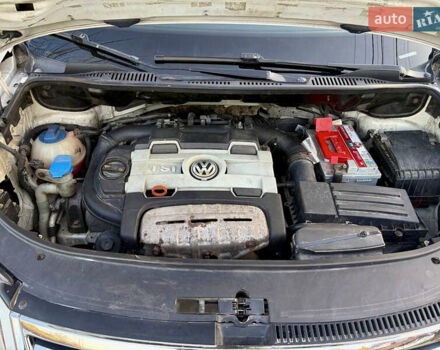 Белый Фольксваген Туран, объемом двигателя 1.39 л и пробегом 240 тыс. км за 7200 $, фото 79 на Automoto.ua