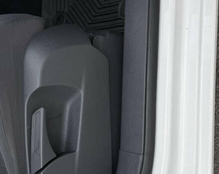 Белый Фольксваген Туран, объемом двигателя 1.6 л и пробегом 219 тыс. км за 7999 $, фото 26 на Automoto.ua