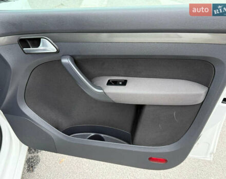 Білий Фольксваген Туран, об'ємом двигуна 1.6 л та пробігом 218 тис. км за 7999 $, фото 10 на Automoto.ua