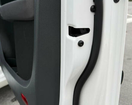 Белый Фольксваген Туран, объемом двигателя 1.6 л и пробегом 219 тыс. км за 7999 $, фото 14 на Automoto.ua