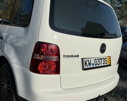 Білий Фольксваген Туран, об'ємом двигуна 1.6 л та пробігом 218 тис. км за 7999 $, фото 97 на Automoto.ua