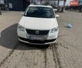 Білий Фольксваген Туран, об'ємом двигуна 1.98 л та пробігом 243 тис. км за 6000 $, фото 1 на Automoto.ua