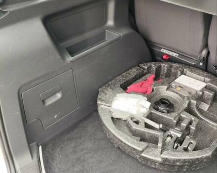 Білий Фольксваген Туран, об'ємом двигуна 2 л та пробігом 99 тис. км за 9800 $, фото 39 на Automoto.ua