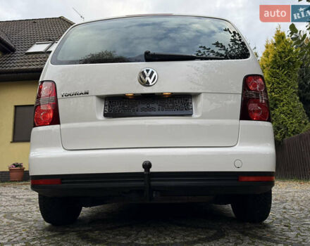 Білий Фольксваген Туран, об'ємом двигуна 1.6 л та пробігом 218 тис. км за 8499 $, фото 6 на Automoto.ua