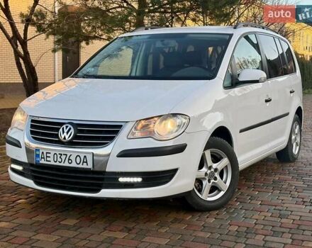 Белый Фольксваген Туран, объемом двигателя 1.39 л и пробегом 240 тыс. км за 7200 $, фото 2 на Automoto.ua