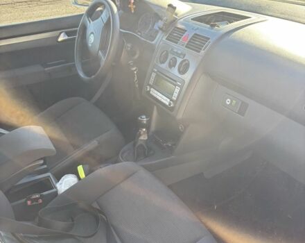 Белый Фольксваген Туран, объемом двигателя 1.9 л и пробегом 431 тыс. км за 2900 $, фото 9 на Automoto.ua