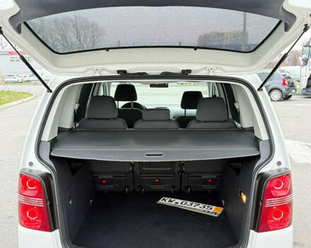 Білий Фольксваген Туран, об'ємом двигуна 1.6 л та пробігом 218 тис. км за 7999 $, фото 93 на Automoto.ua