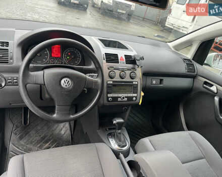Белый Фольксваген Туран, объемом двигателя 1.39 л и пробегом 240 тыс. км за 6999 $, фото 53 на Automoto.ua