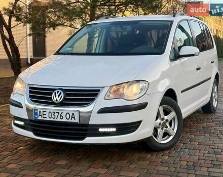 Белый Фольксваген Туран, объемом двигателя 1.39 л и пробегом 240 тыс. км за 7200 $, фото 1 на Automoto.ua