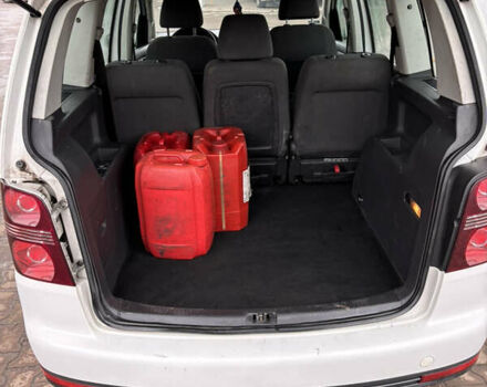 Белый Фольксваген Туран, объемом двигателя 2 л и пробегом 320 тыс. км за 3300 $, фото 8 на Automoto.ua