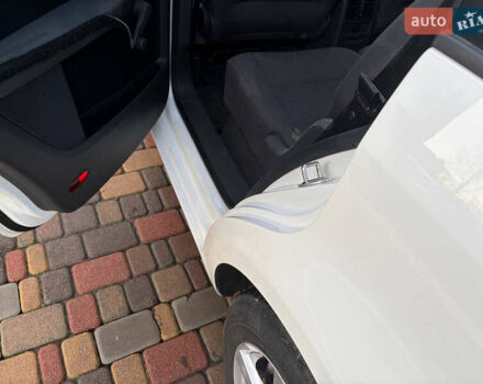 Белый Фольксваген Туран, объемом двигателя 1.39 л и пробегом 240 тыс. км за 6999 $, фото 11 на Automoto.ua