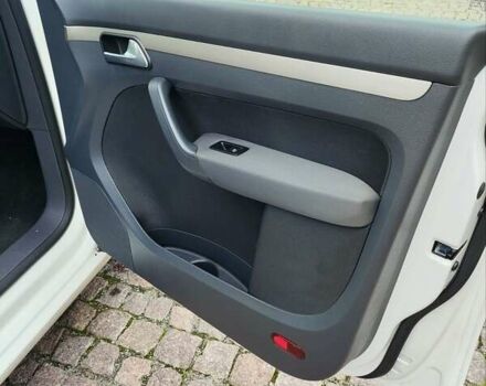 Білий Фольксваген Туран, об'ємом двигуна 2 л та пробігом 99 тис. км за 9800 $, фото 27 на Automoto.ua