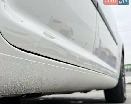 Білий Фольксваген Туран, об'ємом двигуна 1.6 л та пробігом 218 тис. км за 7999 $, фото 16 на Automoto.ua
