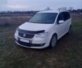Білий Фольксваген Туран, об'ємом двигуна 2 л та пробігом 300 тис. км за 2350 $, фото 7 на Automoto.ua