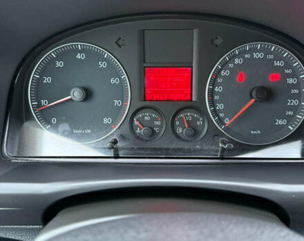 Белый Фольксваген Туран, объемом двигателя 1.6 л и пробегом 219 тыс. км за 7999 $, фото 1 на Automoto.ua