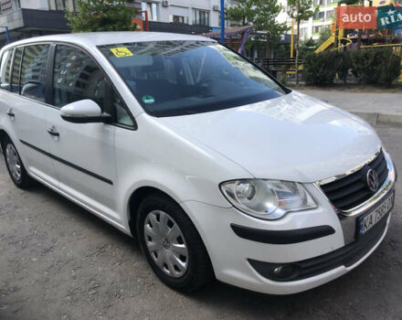 Белый Фольксваген Туран, объемом двигателя 1.9 л и пробегом 247 тыс. км за 9250 $, фото 12 на Automoto.ua