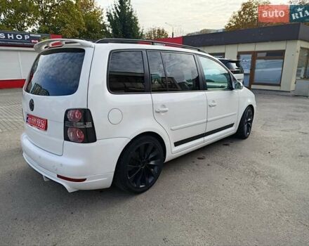 Белый Фольксваген Туран, объемом двигателя 1.6 л и пробегом 186 тыс. км за 7800 $, фото 5 на Automoto.ua