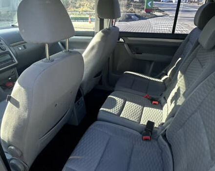 Белый Фольксваген Туран, объемом двигателя 1.9 л и пробегом 295 тыс. км за 6999 $, фото 7 на Automoto.ua