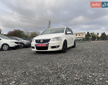 Білий Фольксваген Туран, об'ємом двигуна 1.6 л та пробігом 200 тис. км за 8700 $, фото 6 на Automoto.ua