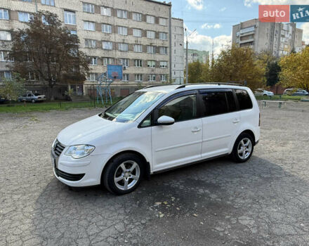 Белый Фольксваген Туран, объемом двигателя 1.9 л и пробегом 295 тыс. км за 6999 $, фото 2 на Automoto.ua