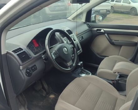 Белый Фольксваген Туран, объемом двигателя 1.4 л и пробегом 211 тыс. км за 6800 $, фото 7 на Automoto.ua