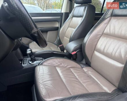 Білий Фольксваген Туран, об'ємом двигуна 1.6 л та пробігом 200 тис. км за 8700 $, фото 38 на Automoto.ua