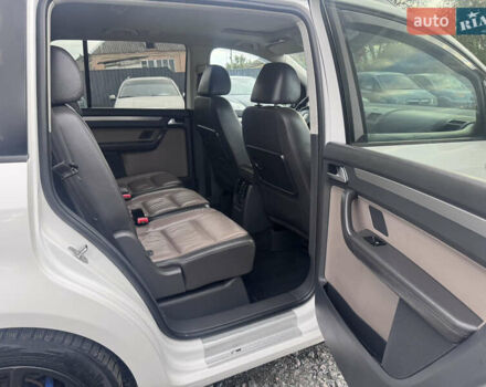 Білий Фольксваген Туран, об'ємом двигуна 1.6 л та пробігом 200 тис. км за 8700 $, фото 29 на Automoto.ua