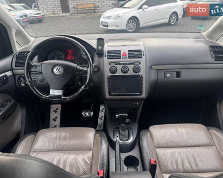 Білий Фольксваген Туран, об'ємом двигуна 1.6 л та пробігом 200 тис. км за 8700 $, фото 31 на Automoto.ua