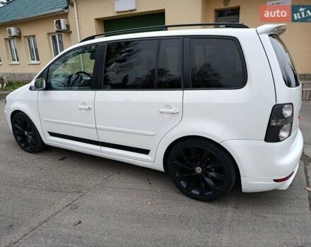 Белый Фольксваген Туран, объемом двигателя 1.6 л и пробегом 187 тыс. км за 6999 $, фото 4 на Automoto.ua